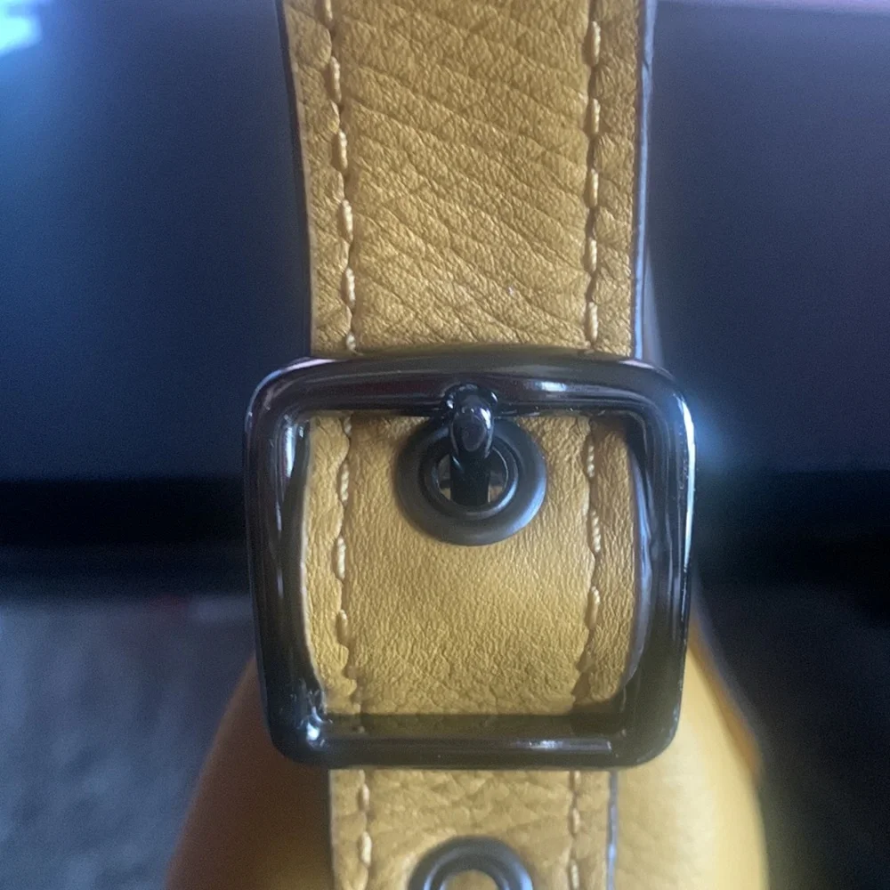 Leather Dufflete - Picture 7 of 9